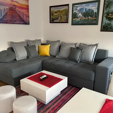 D2 - Cosy Downtown Apartment *